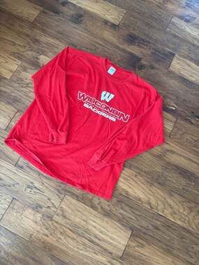 🔥 GREAT DEAL Wisconsin Badgers Long Sleeve Shirt Red XL NCAA Football